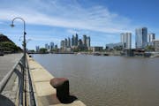 Buenos Aires: Go for a walk in the harbor